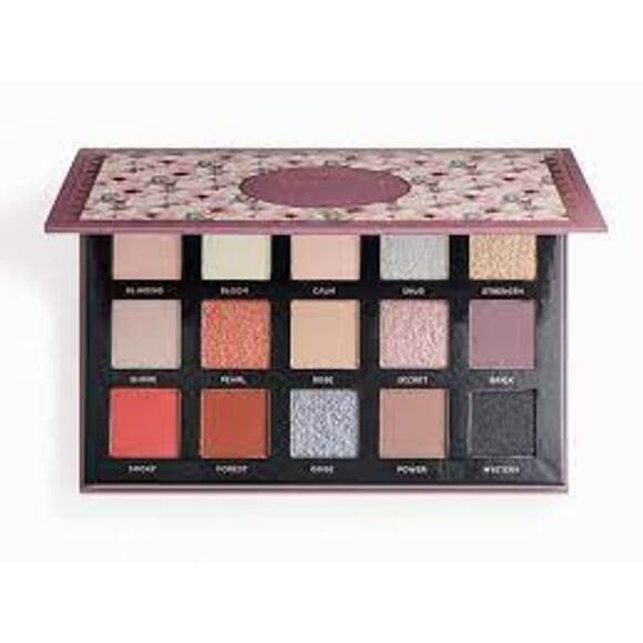Ace Beautē Smoky Roses Eyeshadow Palette - Picture 2 of 4